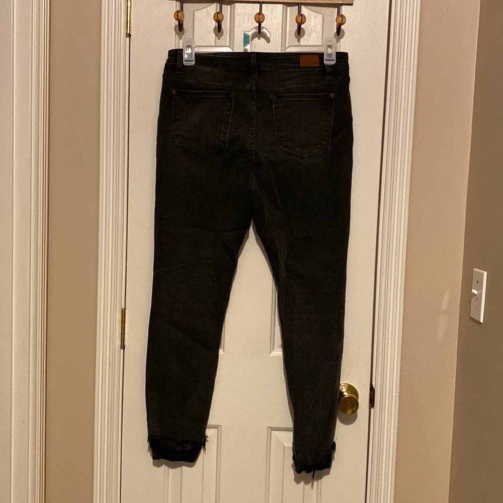 Judy Blue distressed raw hem cuff. Size 15/32